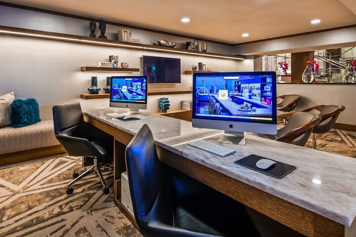 Business Center 100 of 101