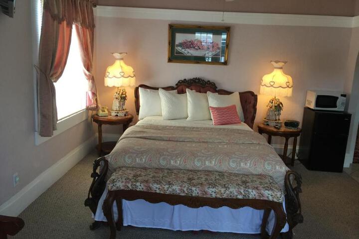 Shorelight Inn