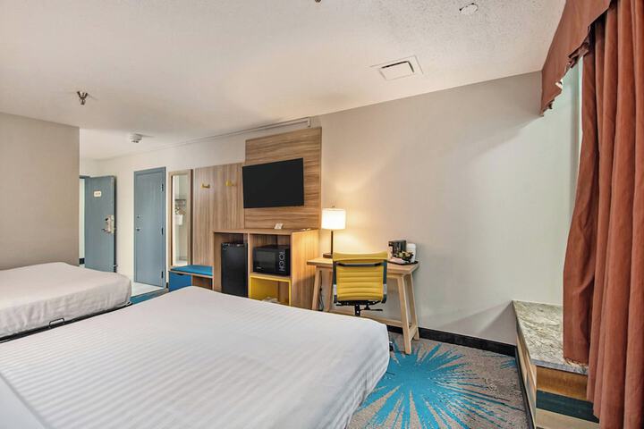 Days Inn & Suites by Wyndham Mt. Pleasant