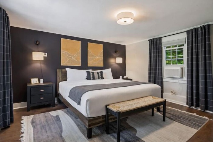 The Aurora Inn & Cottages