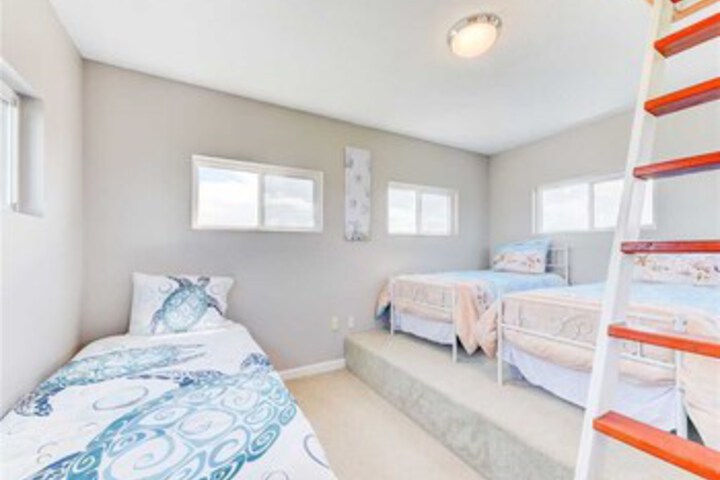 Sea Forever Upper Level 3 Bedrooms, Ocean Views, Sleeps 10