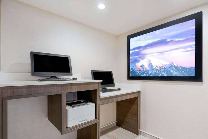 Business Center 60 of 61