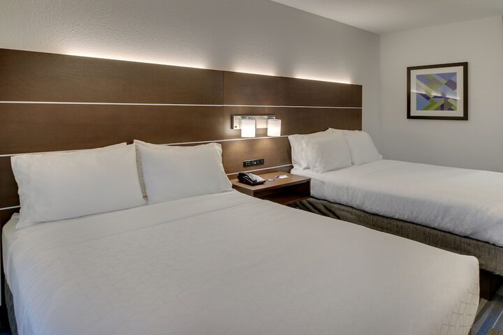 Room 28 of 77