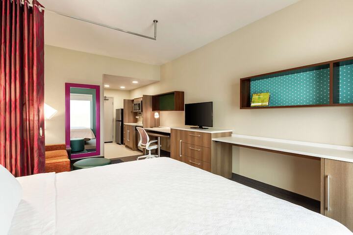 Room 13 of 28