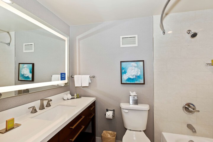 Room 25 of 48