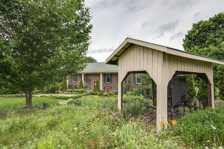 Large & Private Guest House Apt w / Patio + Views!