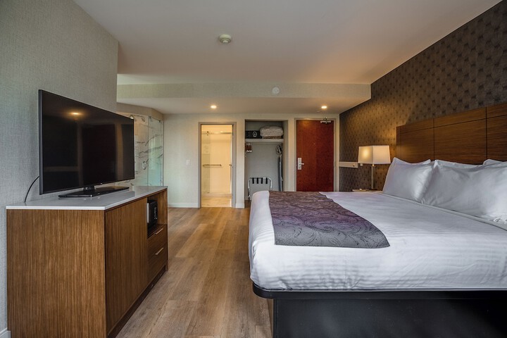 Monte Carlo Inn Oakville Suites