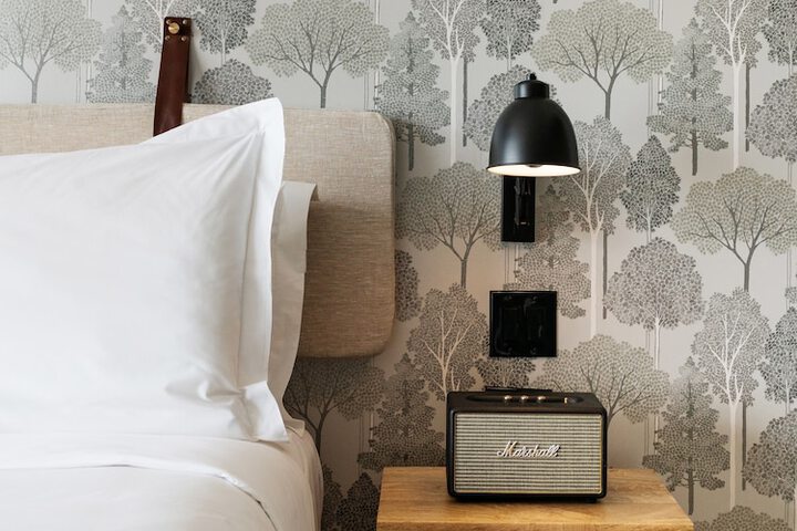 Room 32 of 59