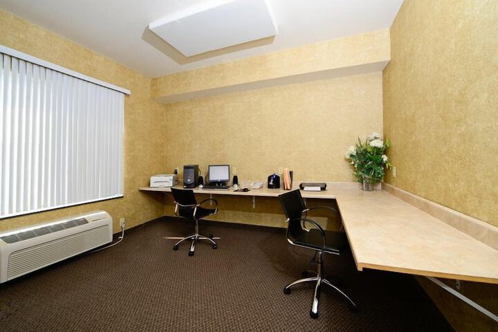 Business Center 23 of 23