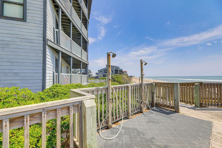 N Topsail Beach Oceanfront Condo w / Pool!