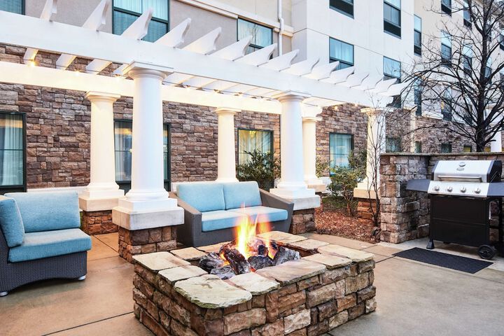 Hotel Exterior 26 of 27