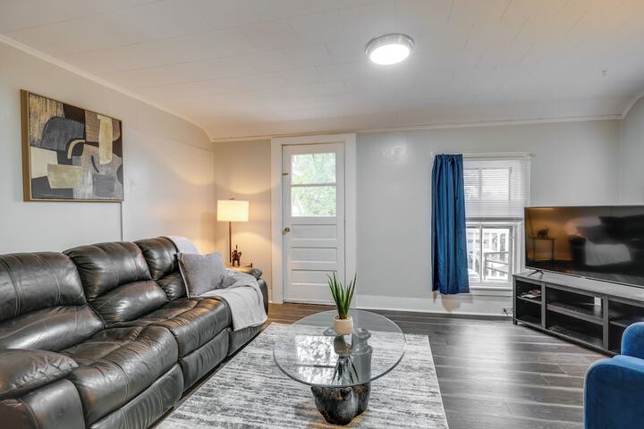 Pet-friendly Auburn Apartment w / Balcony!
