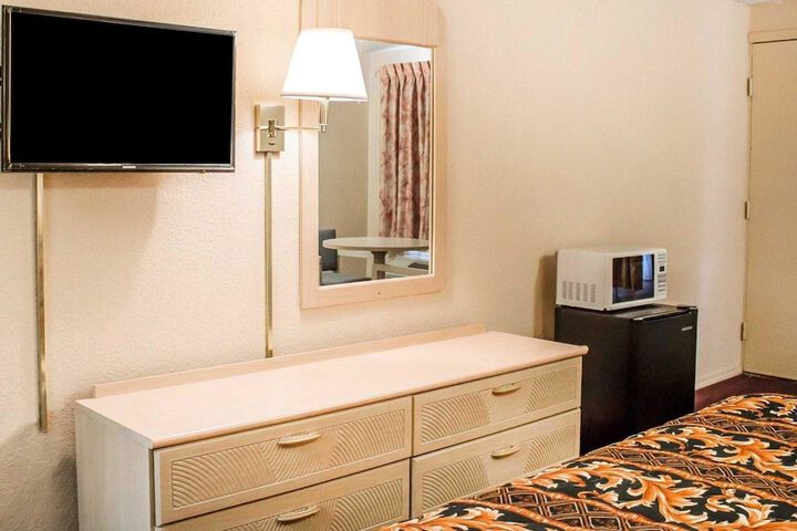 Room 11 of 36