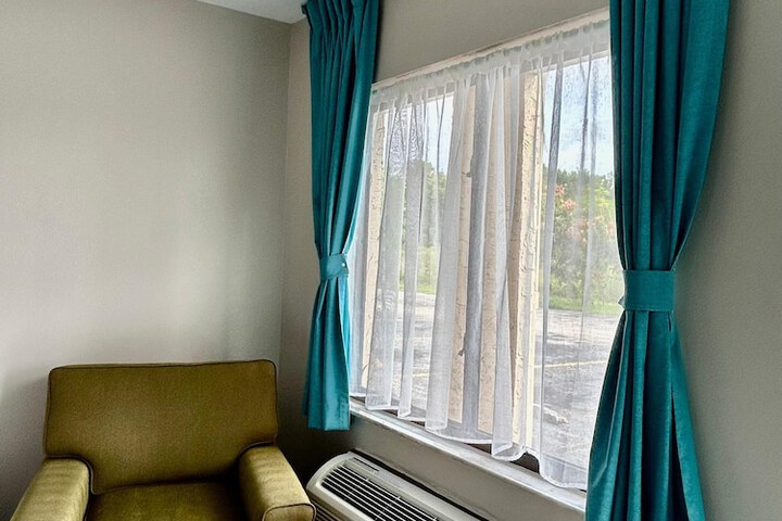 Shining Light Inn & Suites