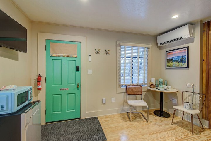 Room 47 of 102