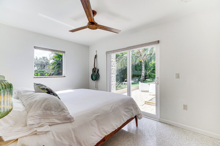 Private Oasis w / Pool: Walk to Melbourne Beach!