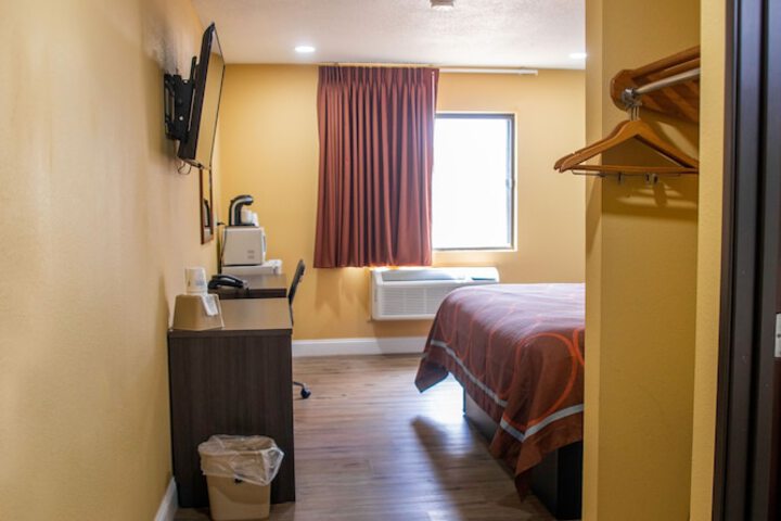 Room 20 of 39