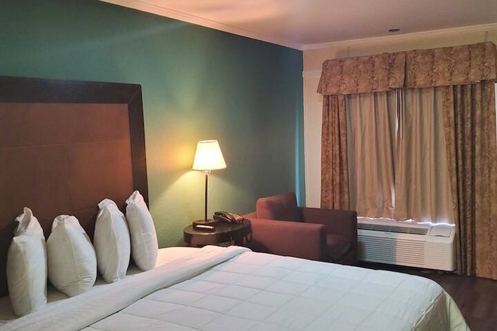 Room 11 of 11