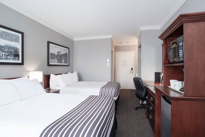Room 9 of 28