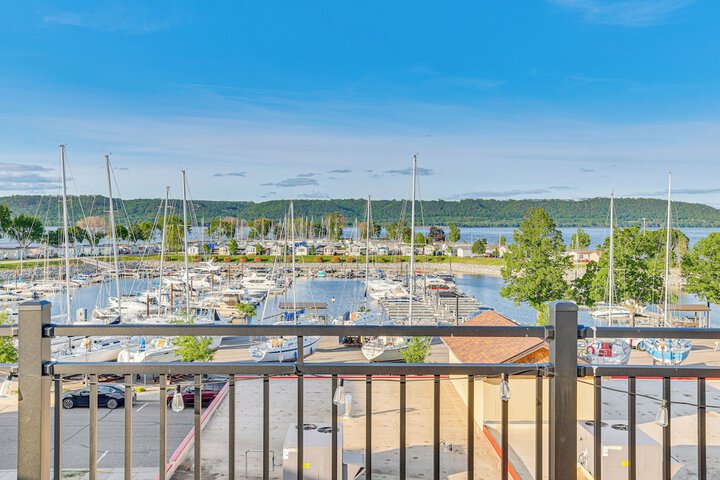 1 Block to Lake City Marina: Condo w / Rooftop Deck