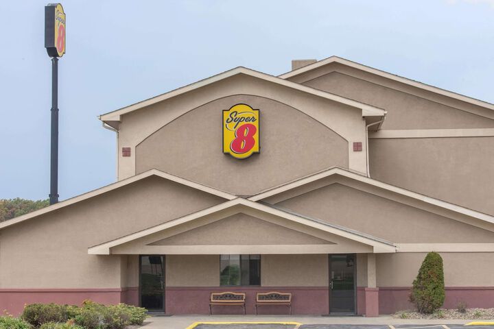 Super 8 by Wyndham Youngstown / Austintown