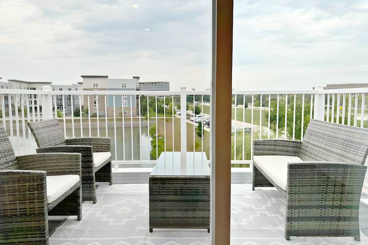 Modern 4BR with Parking - WV rep 4