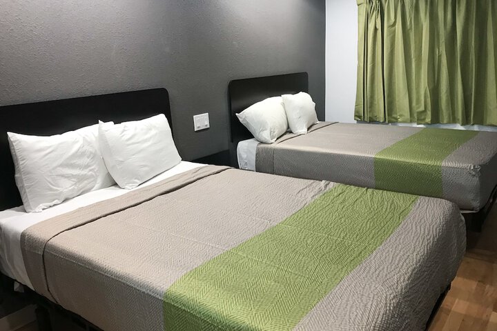 Room 32 of 35