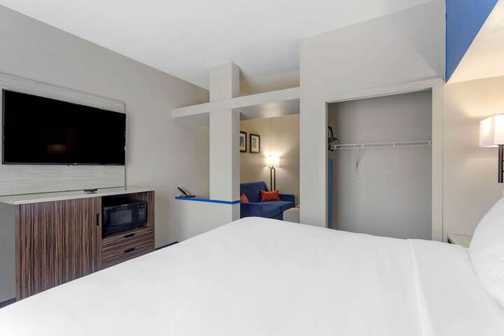 Room 29 of 34