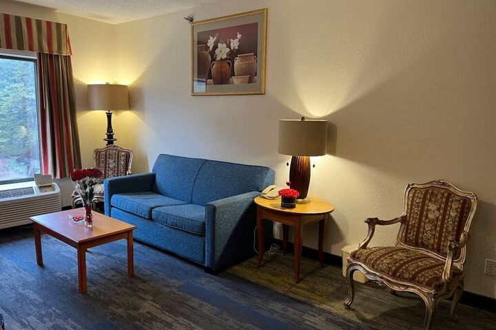 Room 11 of 33