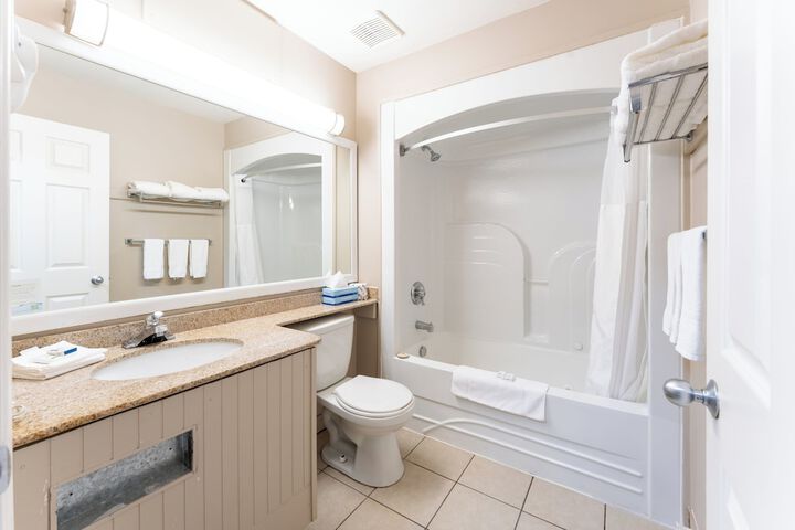 Super 8 by Wyndham Gananoque / Country Squire Resort
