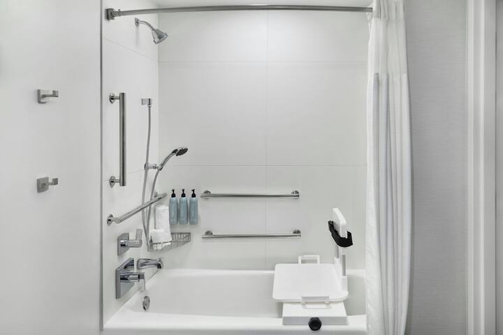 Courtyard by Marriott Kansas City Shawnee
