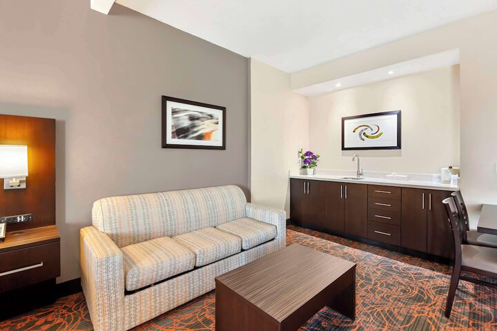 Best Western Plus Executive Inn