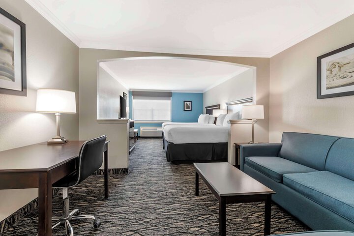 Room 8 of 34