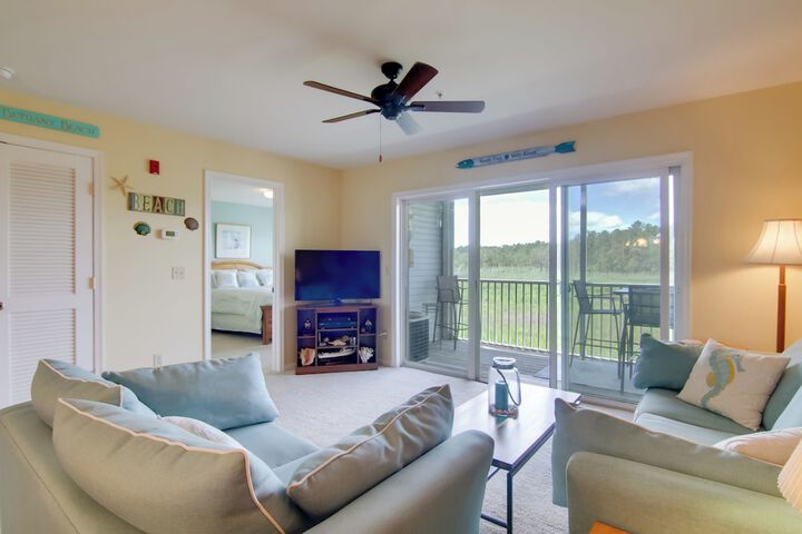 Pool & Bay Access: Serene Ocean View Oasis