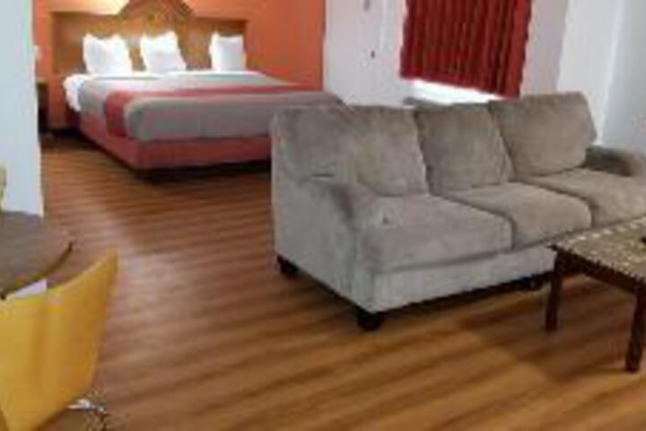 Motel 6 North Lima