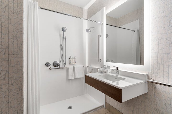 Holiday Inn Express Vancouver North - Salmon Creek by IHG