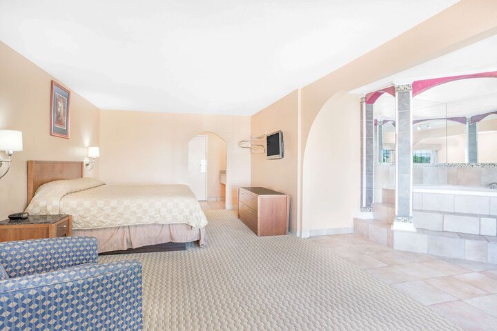 Room 7 of 14