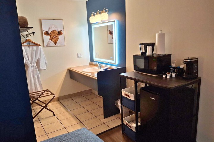Shady Acre Inn and Suites