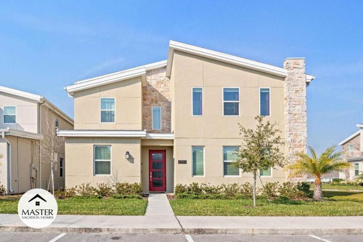 Bedrooms 5 Bathrooms Storey Lake 2885 SC
