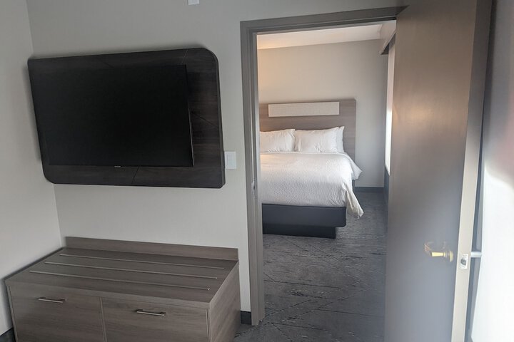 Room 32 of 53