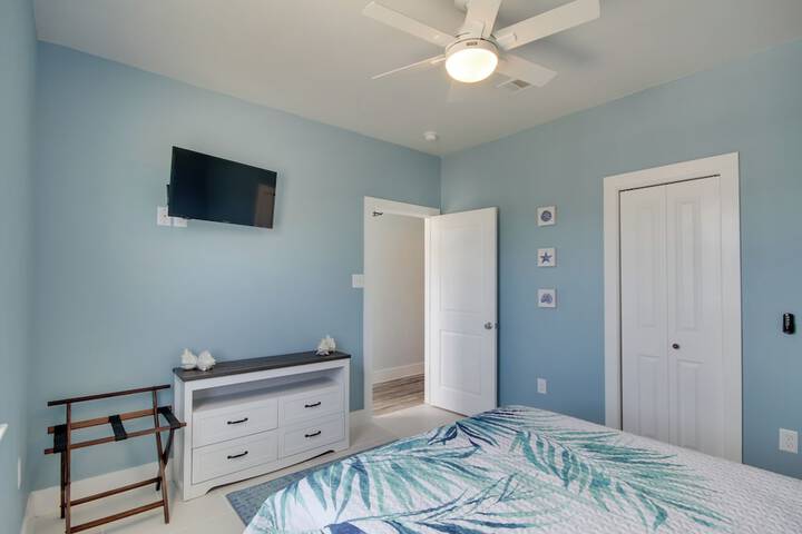 Sunny Waveland Home Rental w / Pool: Walk to Beach!