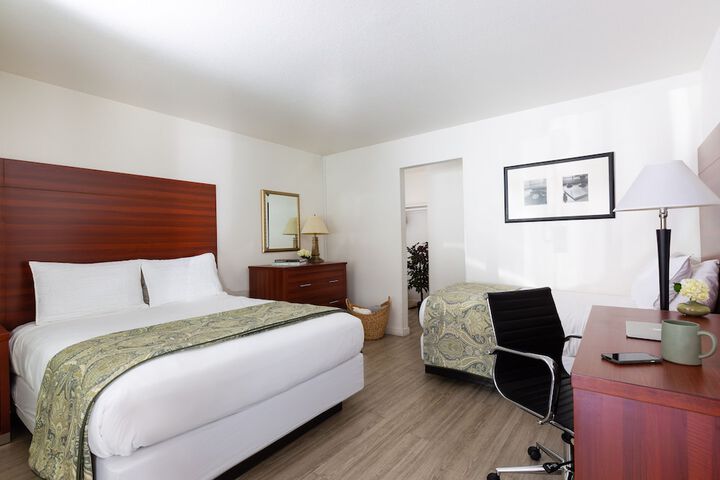 Room 34 of 40