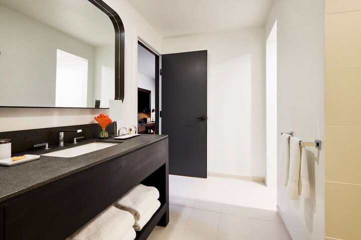 Room 27 of 70