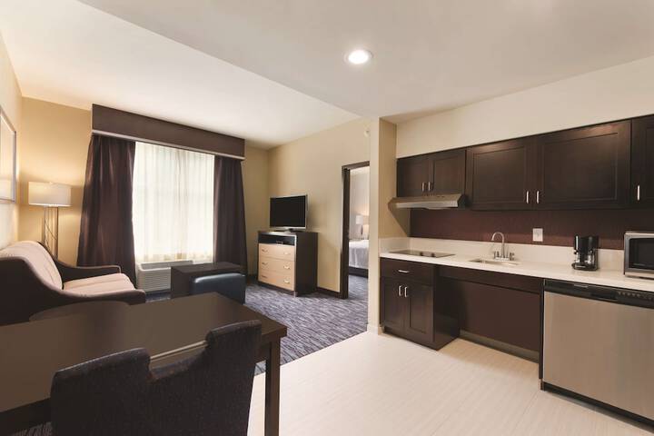 Room 10 of 27