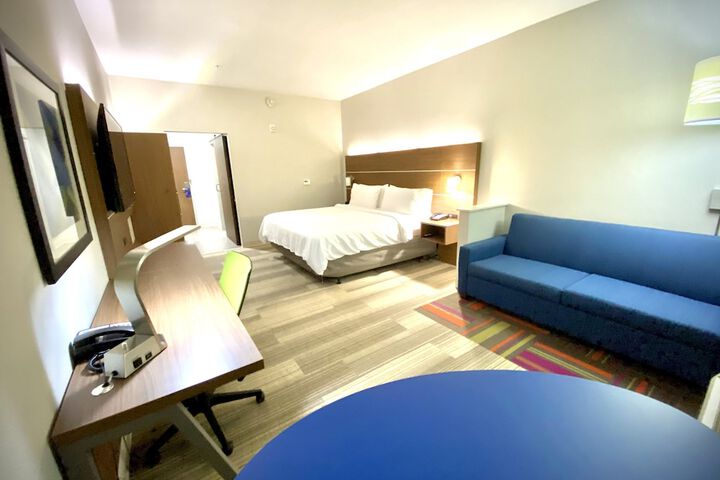 Room 27 of 62