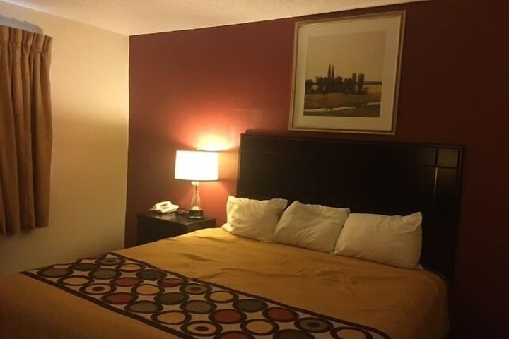Room 32 of 46
