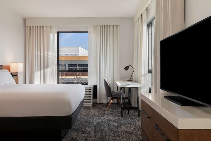 Room 32 of 63