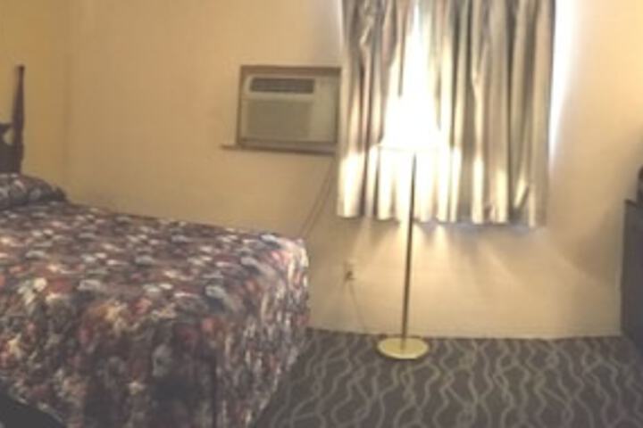 Room 9 of 32