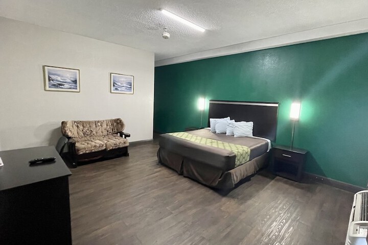 Room 19 of 34