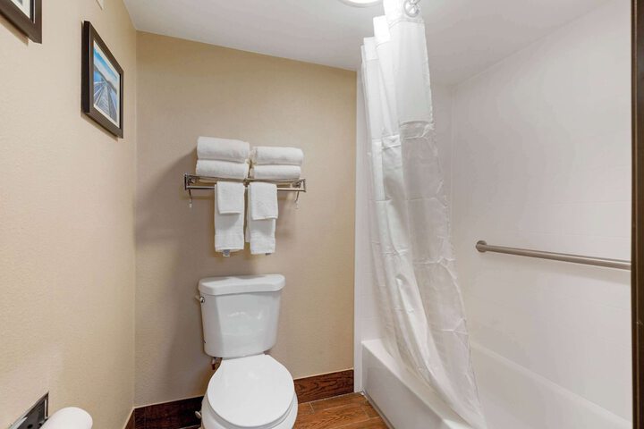 Comfort Inn & Suites Milford